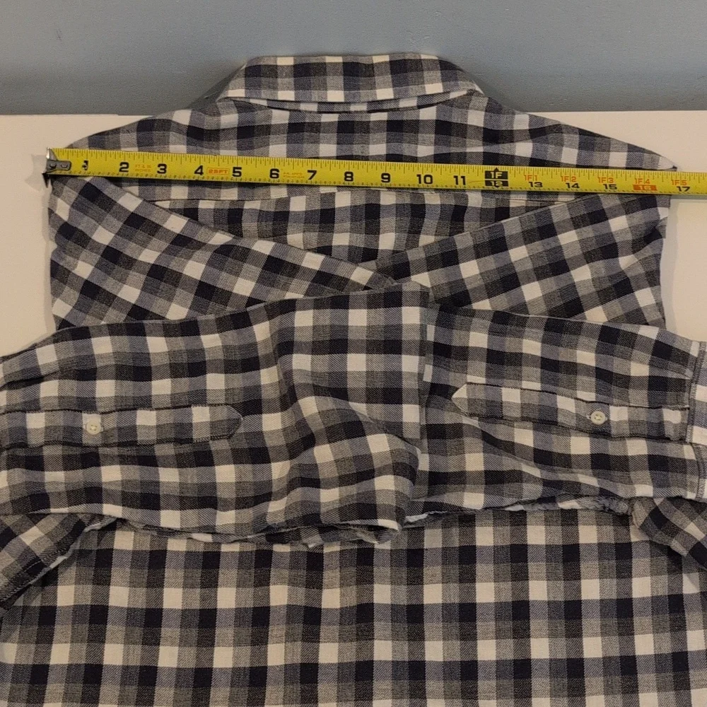 Banana Republic Men's Medium Lightweight Flannel Long Sleeve Button Down Shirt